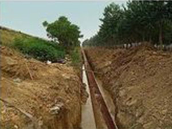 管道阴极保护时，应具备什么条件